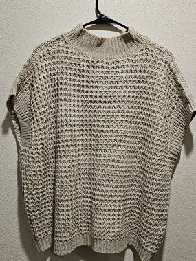 Women’s Cream Acrylic Sweater - M NWOT